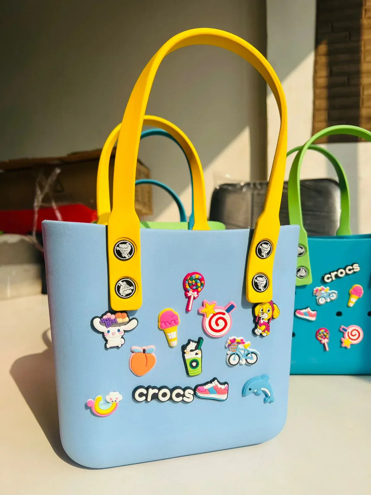 Crocs Medium Beach Bag – Stylish Silicone Tote with Charms