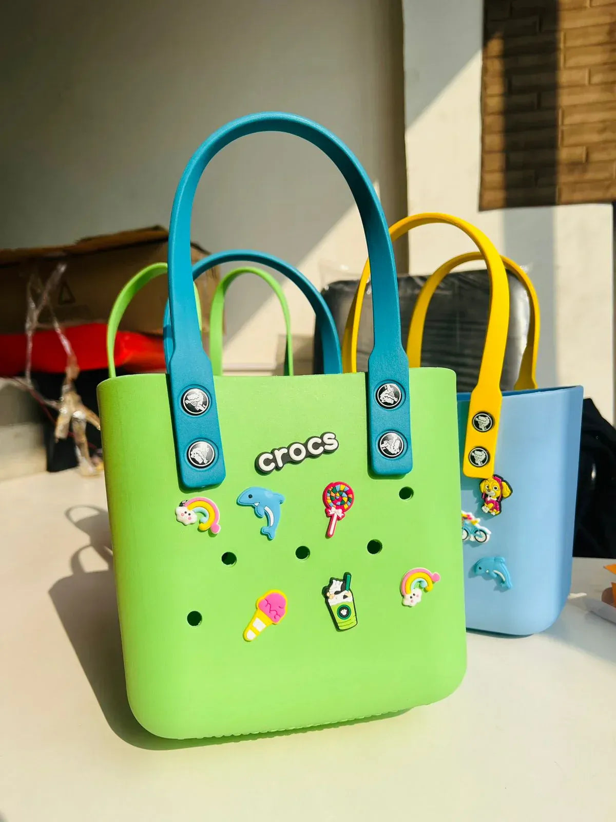 Crocs Medium Beach Bag – Stylish Silicone Tote with Charms
